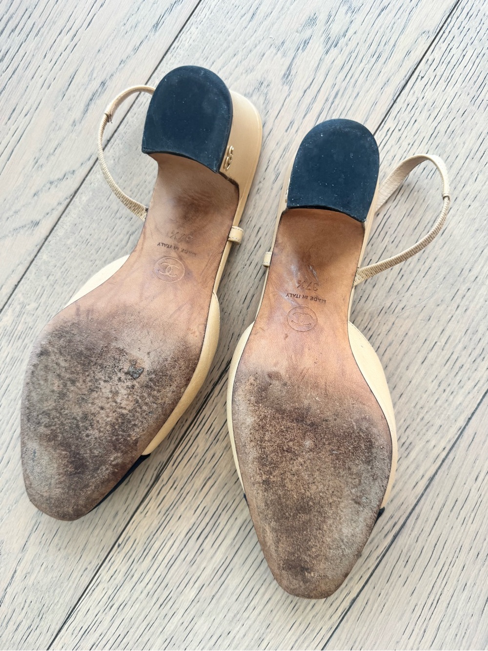 CHANEL Two-Tone Slingback Pumps in Beige and Black Cap Toe - Picture 4 of 4